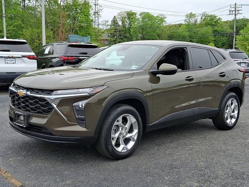 Certified 2024 Chevrolet Trax LS w/ LS Convenience Package FWD image 3