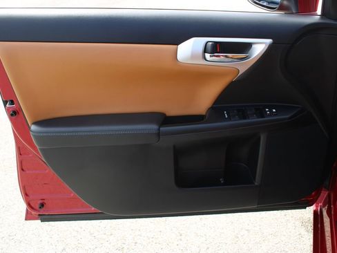 Used 2013 Lexus CT 200h w/ Premium Pkg w/Navigation image 9