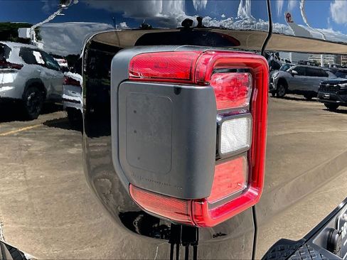 Used 2022 Jeep Gladiator Sport AWD/4WD image 28