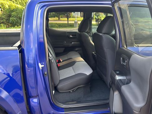 Used 2023 Toyota Tacoma TRD Sport w/ Black Out Package (TMS) AWD/4WD image 16