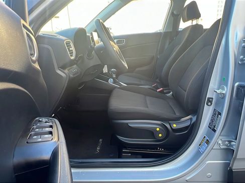 Used 2022 Hyundai Venue SE image 28