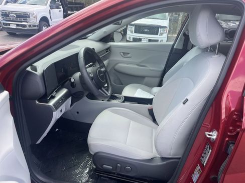Used 2025 Hyundai Kona SEL AWD/4WD image 6