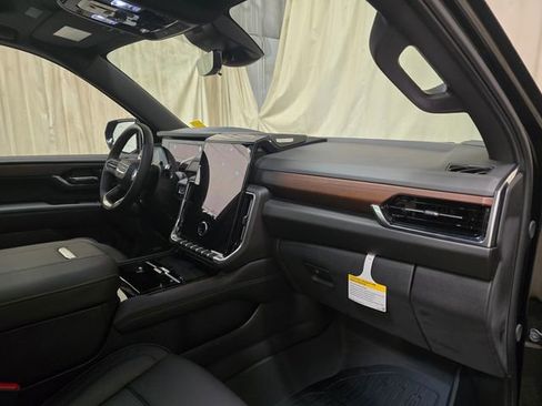 New 2026 GMC Yukon XL Denali w/ Denali Reserve Package image 39