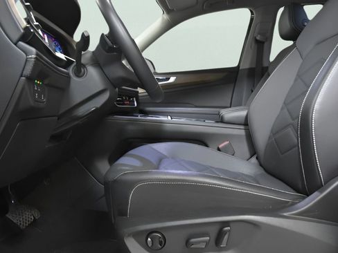 Used 2024 Volkswagen Atlas SE image 16