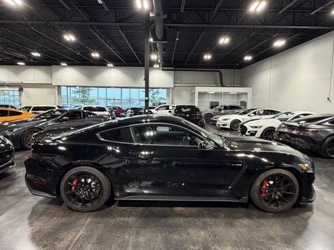 Used 2018 Ford Mustang Shelby GT350 w/ Convenience Package RWD image 8