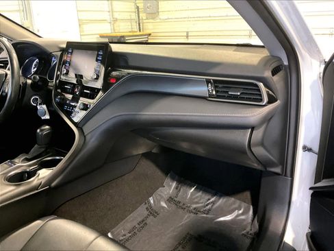 Used 2023 Toyota Camry SE image 18