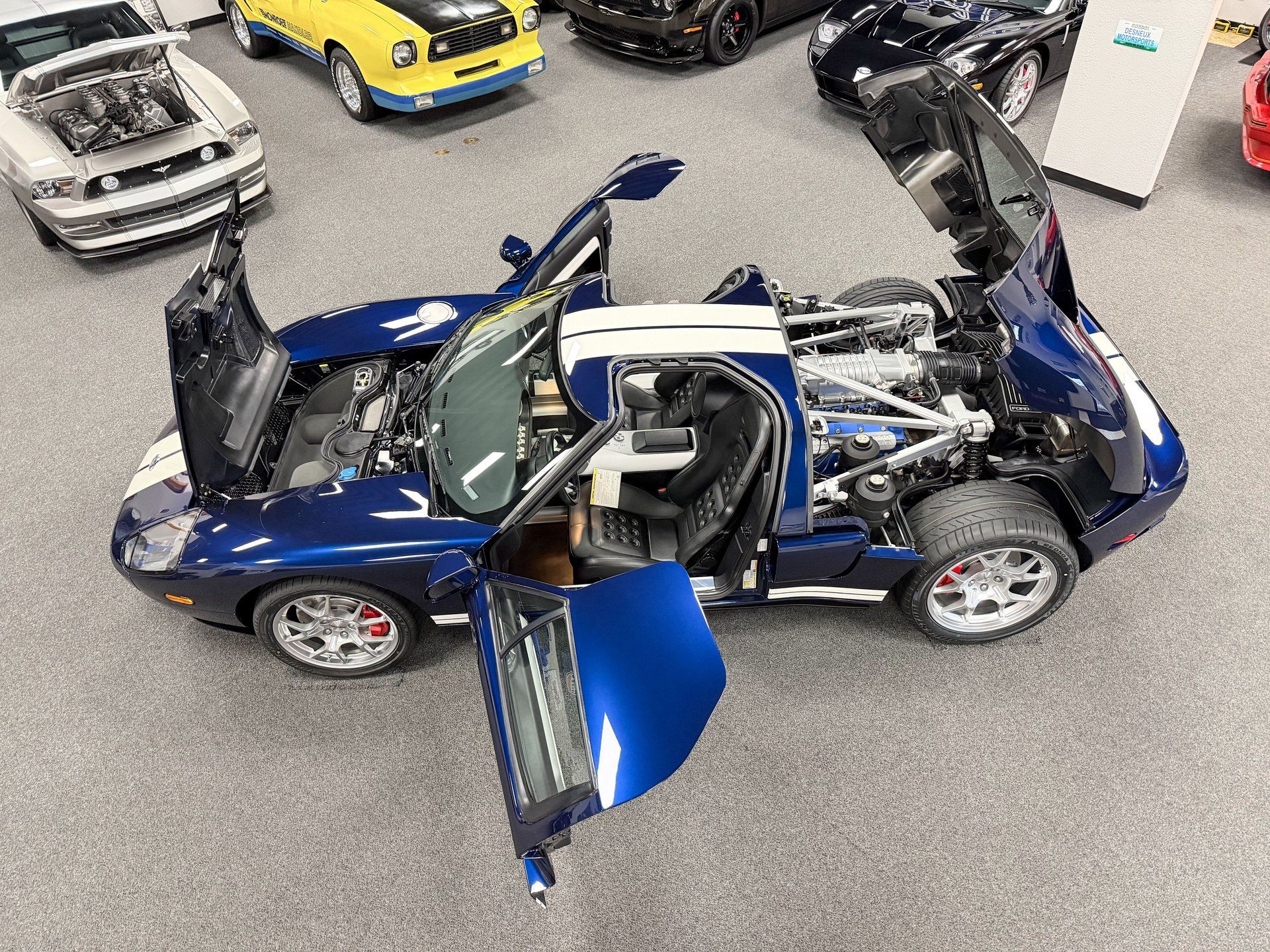Used 2006 Ford GT RWD image 10