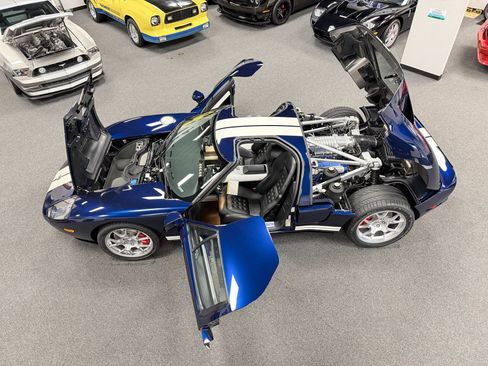 Used 2006 Ford GT RWD image 10
