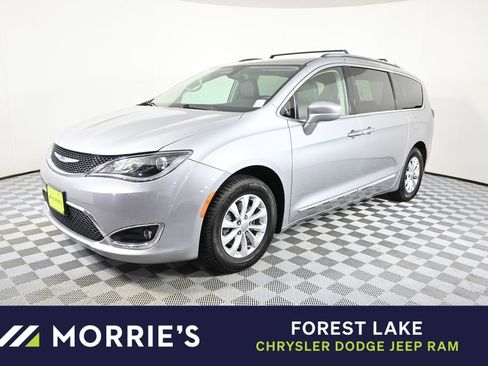 Used 2018 Chrysler Pacifica Touring-L image 1