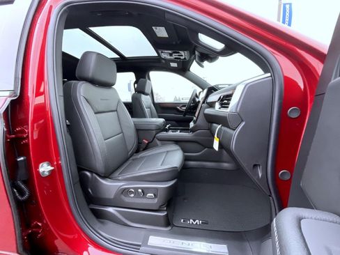 New 2026 GMC Yukon Denali w/ Sun & Power Step Package image 15