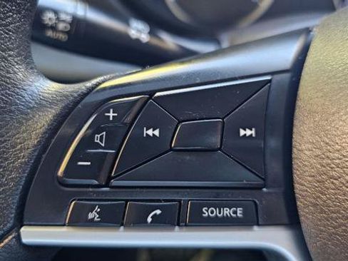 Used 2020 Nissan Versa S FWD image 25
