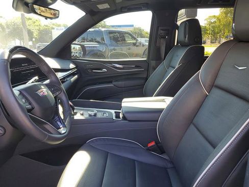 Certified 2023 Cadillac Escalade Sport w/ LPO, ONYX Package AWD/4WD image 59