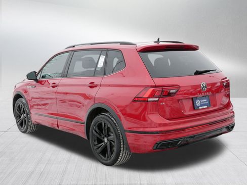 Certified 2024 Volkswagen Tiguan SE R-Line image 5