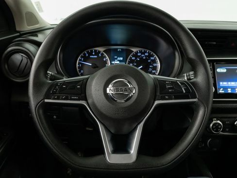 Used 2021 Nissan Kicks S image 11