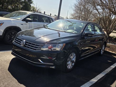 Used 2016 Volkswagen Passat 1.8T S image 1