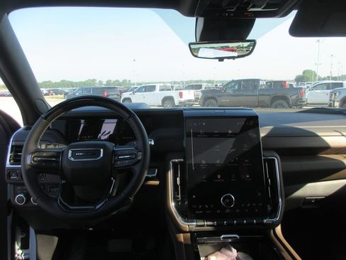New 2026 GMC Yukon XL Denali Ultimate AWD/4WD image 16