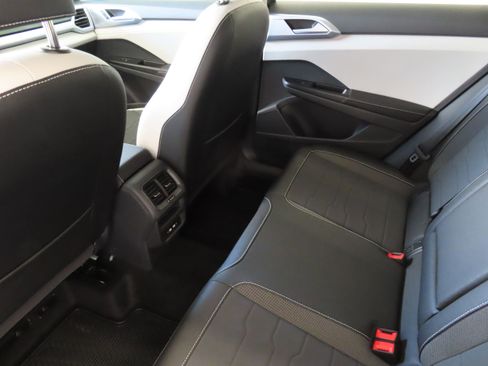 New 2026 Volkswagen Taos SE FWD image 22