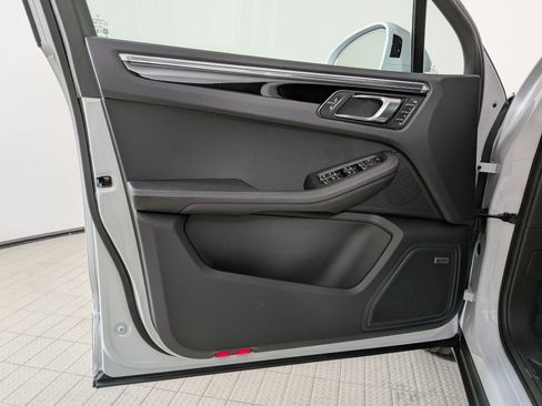 Certified 2025 Porsche Macan Turbo AWD/4WD image 12