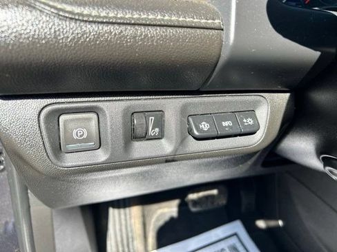 Used 2021 GMC Acadia Denali w/ Denali Technology Package FWD image 23