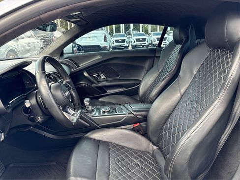 Used 2017 Audi R8 V10 w/ Carbon Exterior Package image 9