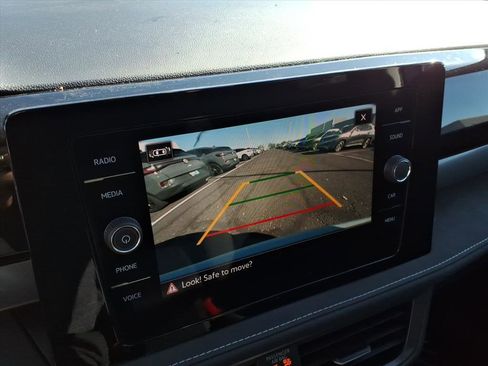 New 2026 Volkswagen Taos SE image 19