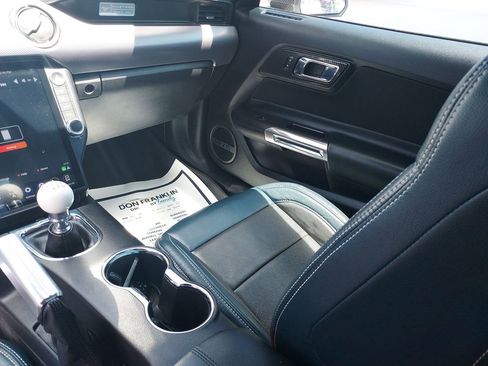 Used 2017 Ford Mustang Coupe RWD image 11