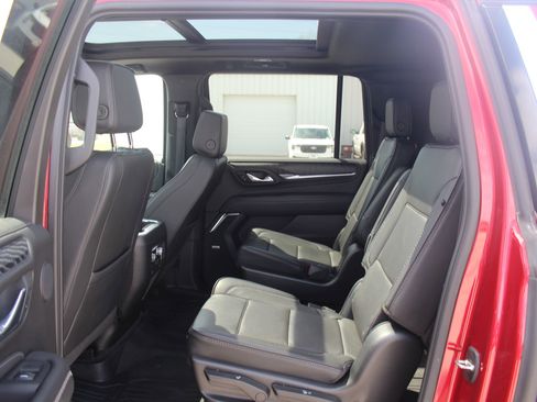Used 2023 GMC Yukon XL Denali AWD/4WD image 16