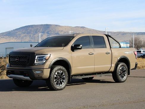 Used 2021 Nissan Titan PRO-4X w/ Pro-4x Convenience Package image 8