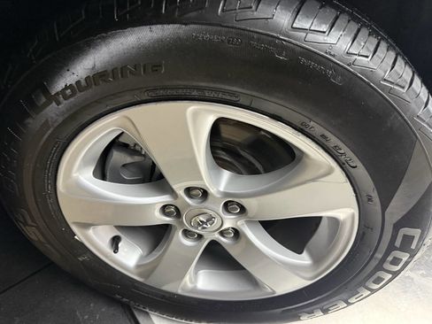 Used 2011 Toyota Sienna image 20