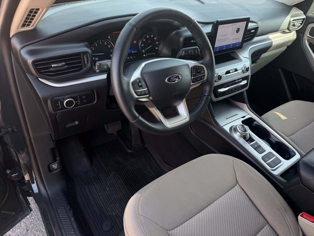 Used 2023 Ford Explorer XLT RWD image 9