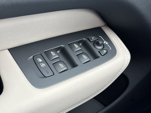 New 2026 Volvo XC60 B5 Plus w/ Protection Package Premier image 18