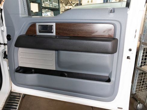 Used 2014 Ford F150 Lariat w/ Lariat Chrome Package image 16