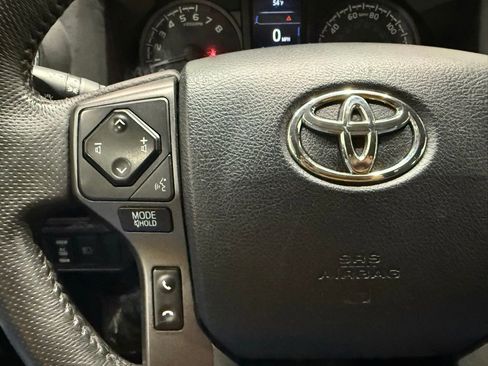 Used 2018 Toyota Tacoma TRD Sport image 26