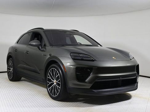 Certified 2025 Porsche Macan 4 Electric image 9