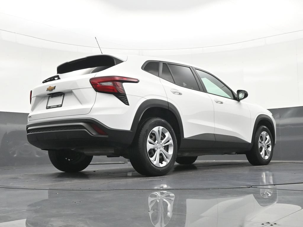 Used 2024 Chevrolet Trax LS w/ Driver Confidence Package FWD image 27