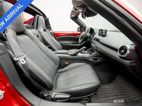 Used 2024 MAZDA MX-5 Miata RF Grand Touring RWD image 12