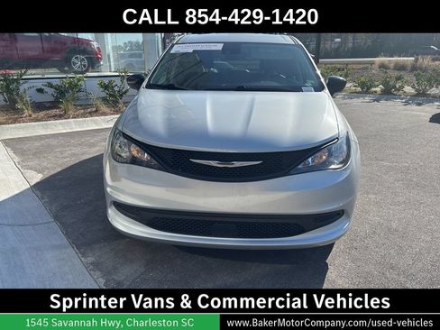 Used 2024 Chrysler Voyager LX FWD image 2