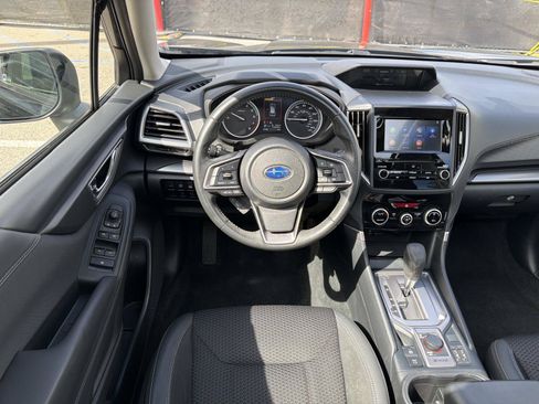 Used 2023 Subaru Forester Premium AWD/4WD image 9
