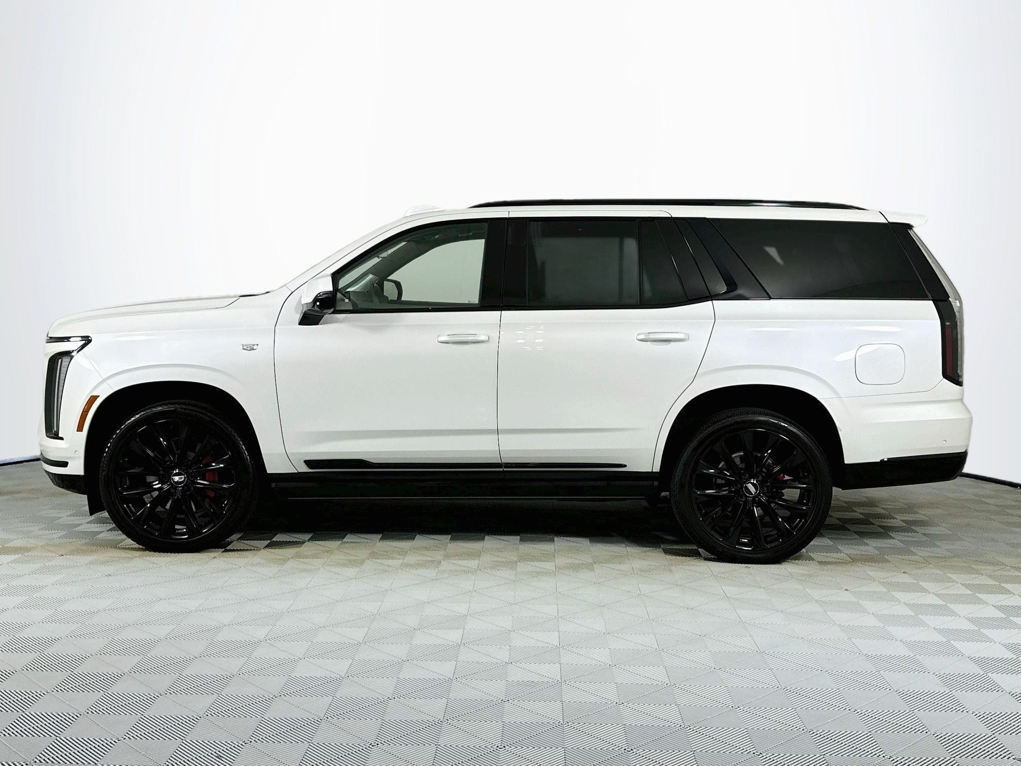 Used 2025 Cadillac Escalade Sport Platinum w/ LPO, ONYX Package AWD/4WD image 8
