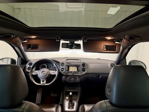 Used 2014 Volkswagen Tiguan S image 18