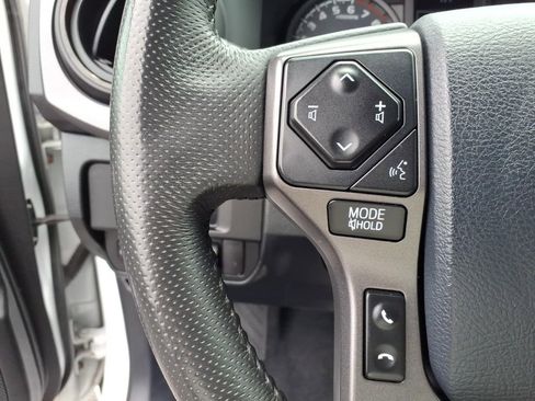Used 2017 Toyota Tacoma TRD Off-Road w/ Tow Package (A/T) AWD/4WD image 12