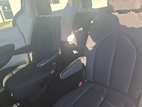 Used 2023 Chrysler Voyager LX image 23