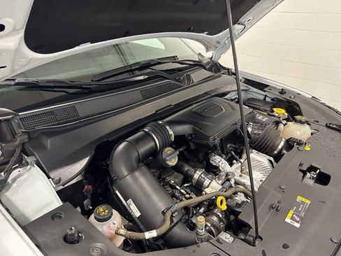 Used 2024 Jeep Compass Sport image 36