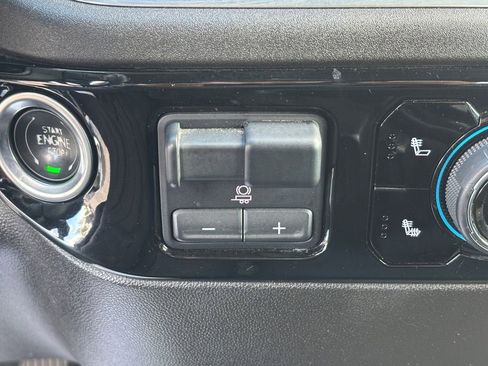 Used 2025 Chevrolet Silverado 1500 LT AWD/4WD image 19