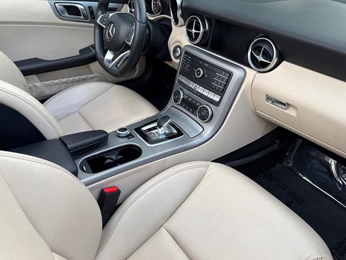 Certified 2019 Mercedes-Benz SLC 300 image 28