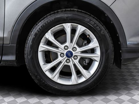 Used 2017 Ford Escape SE image 30