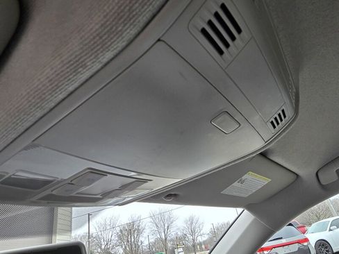 Used 2018 Volkswagen Tiguan S image 23