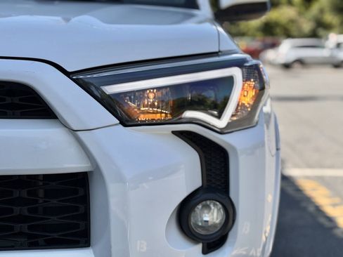 Used 2016 Toyota 4Runner SR5 AWD/4WD image 11