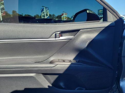 Used 2023 Toyota Camry SE image 19