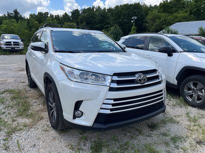 Used 2017 Toyota Highlander XLE w/ Carpet Mat Package